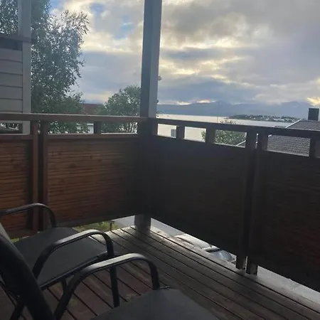 Free Parking Spacious With Ocean And Mountain View Apartment *